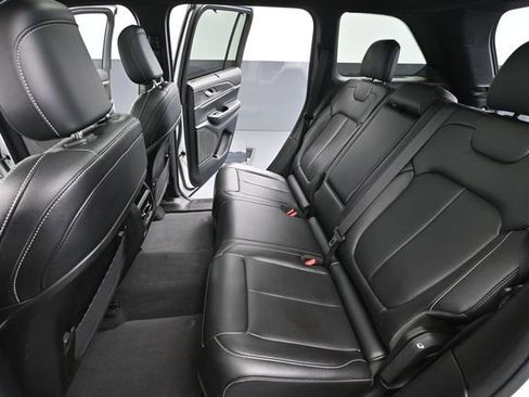 Used 2024 Jeep Grand Cherokee Limited w/ Luxury Tech Group II AWD/4WD image 41