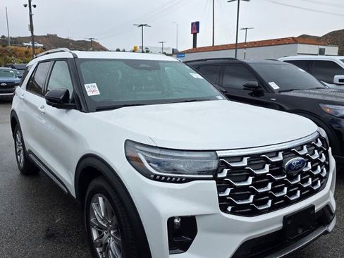 Used 2025 Ford Explorer Platinum RWD image 2