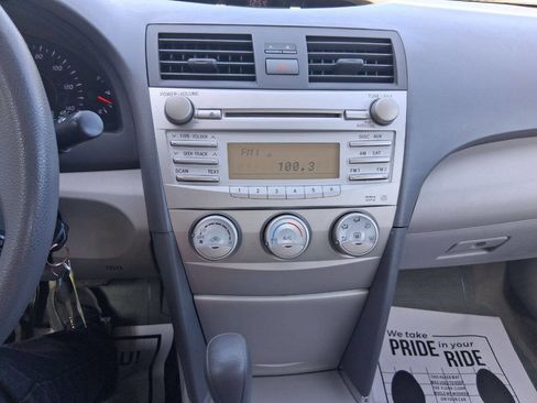 Used 2011 Toyota Camry LE image 21