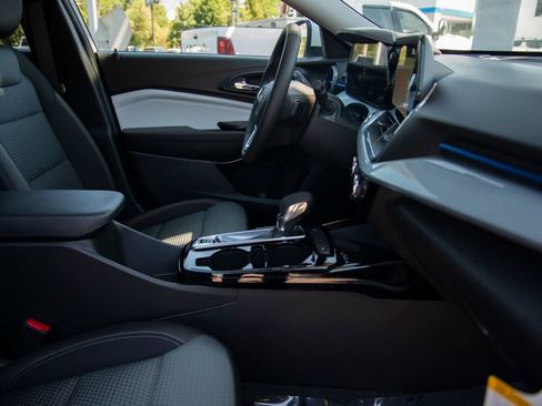 New 2026 Chevrolet Trax LT w/ Sunroof Package FWD image 17