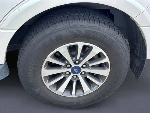 Used 2017 Ford Expedition XLT w/ Equipment Group 202A RWD image 5