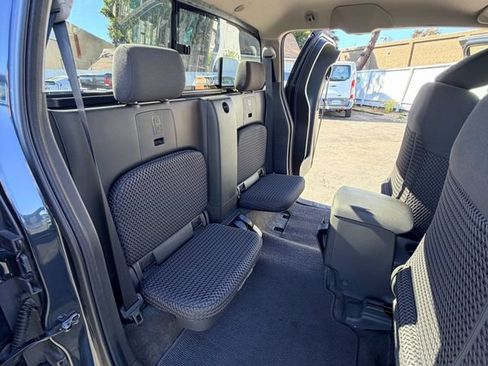 Used 2017 Nissan Frontier SV w/ SV Value Truck Package AWD/4WD image 19