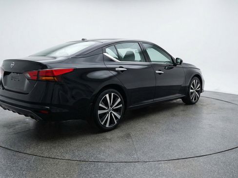 Used 2025 Nissan Altima 2.5 SV image 9