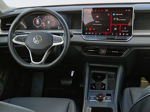 Used 2026 Volkswagen Tiguan SE FWD image 13