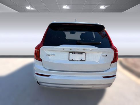 Certified 2022 Volvo XC90 T6 Momentum w/ Advanced Package image 10