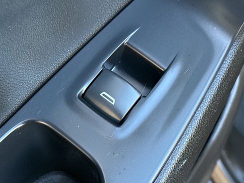 Used 2021 Chevrolet Traverse LT image 29