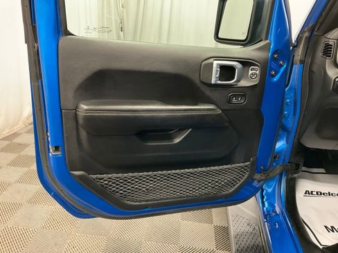 Used 2021 Jeep Gladiator Overland w/ Cold Weather Group image 14