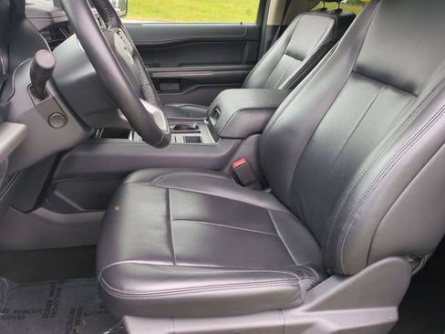 Used 2024 Ford Expedition XLT RWD image 11