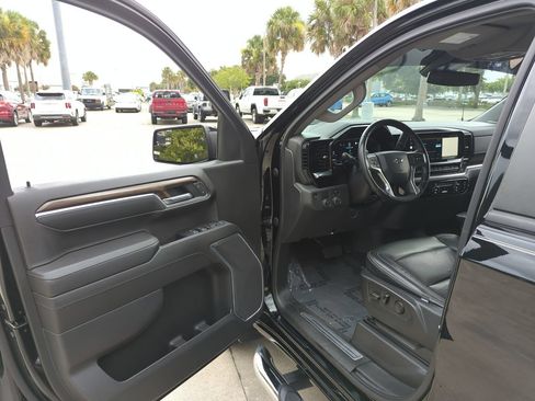 Used 2022 Chevrolet Silverado 1500 RST RWD image 8