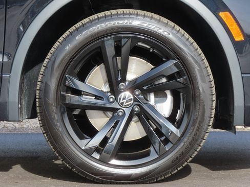 Used 2024 Volkswagen Tiguan SE R-Line image 16