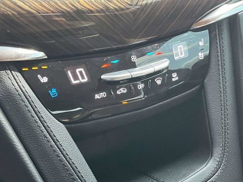 Used 2020 Cadillac XT6 FWD image 35