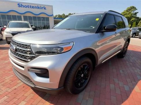 Used 2023 Ford Explorer XLT RWD image 5