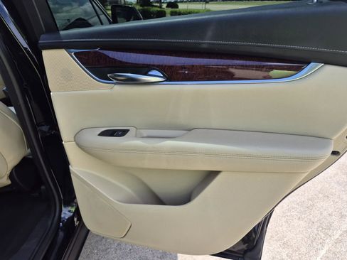 Used 2017 Cadillac XT5 Luxury w/ Driver Awareness Package image 20