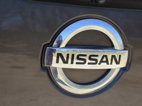 Used 2018 Nissan Titan SV w/ SV Convenience Package image 20