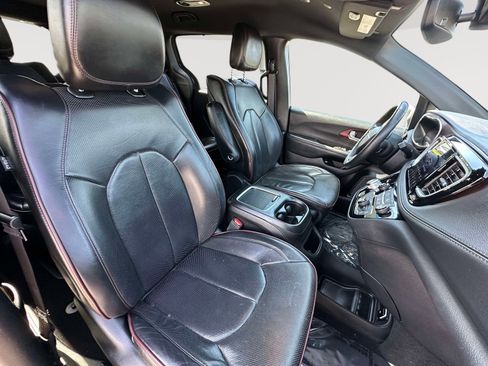 Used 2020 Chrysler Pacifica Limited FWD image 21