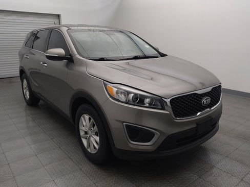Used 2017 Kia Sorento L image 13