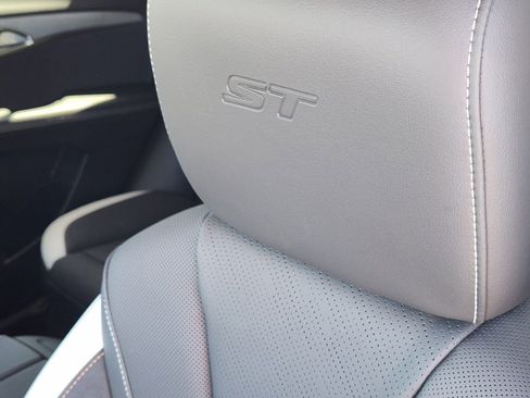 New 2025 Buick Envision Sport Touring image 17