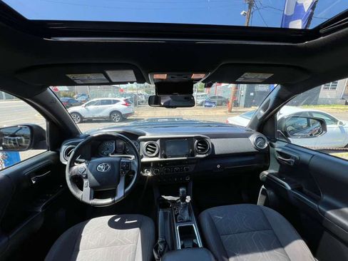 Used 2017 Toyota Tacoma TRD Off-Road image 20