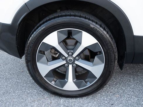 Used 2023 Volvo XC40 B5 Plus image 15