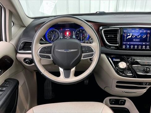 Used 2020 Chrysler Pacifica Limited image 5