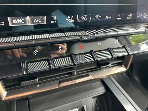 Used 2025 GMC Hummer EV 2X AWD/4WD image 36