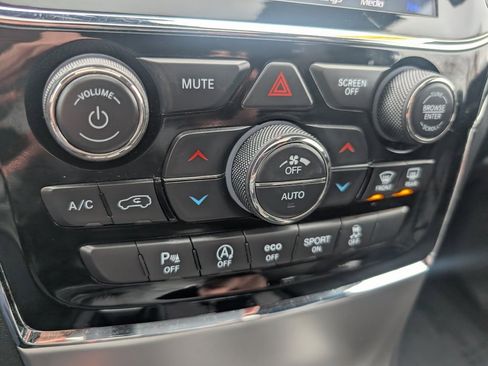 Used 2019 Jeep Grand Cherokee Limited image 25