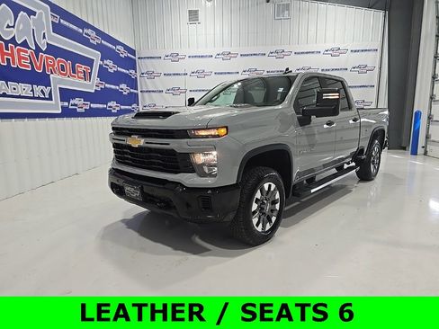 Used 2025 Chevrolet Silverado 2500 Custom w/ Custom Value Package image 1