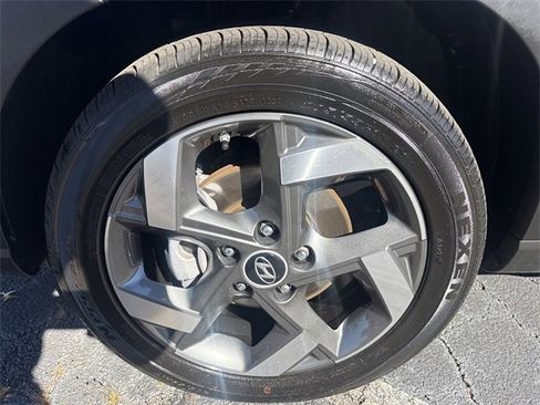 Used 2024 Hyundai Venue SEL image 12