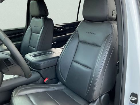Used 2024 GMC Yukon XL Denali RWD image 24