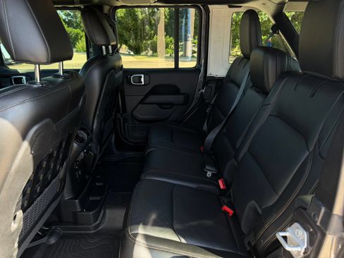 Used 2021 Jeep Wrangler Unlimited Rubicon AWD/4WD image 30