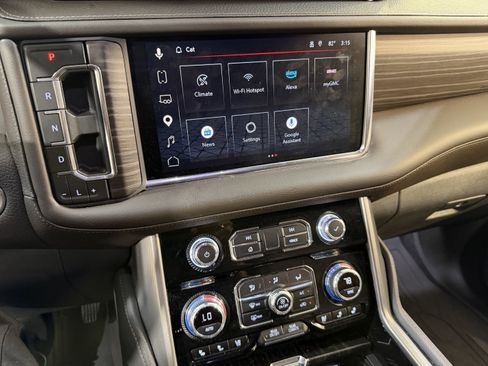 Used 2023 GMC Yukon XL Denali AWD/4WD image 18