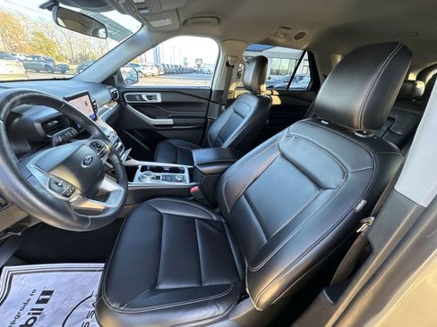 Used 2023 Ford Explorer XLT w/ Equipment Group 202A image 11