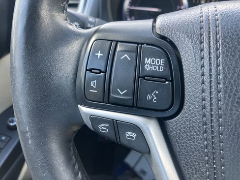 Used 2015 Toyota Highlander Limited Platinum AWD/4WD image 25