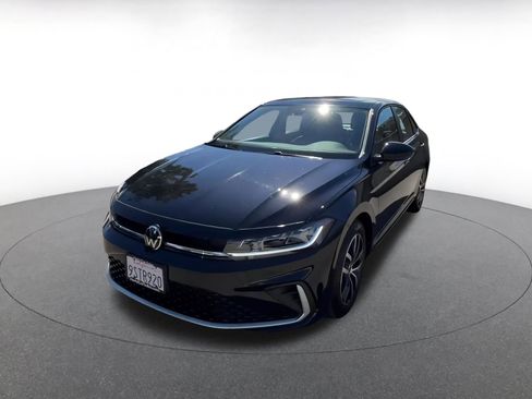 Used 2025 Volkswagen Jetta SE image 7