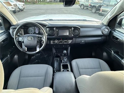 Used 2018 Toyota Tacoma SR image 16