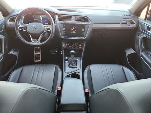 Used 2022 Volkswagen Tiguan SE R-Line image 11