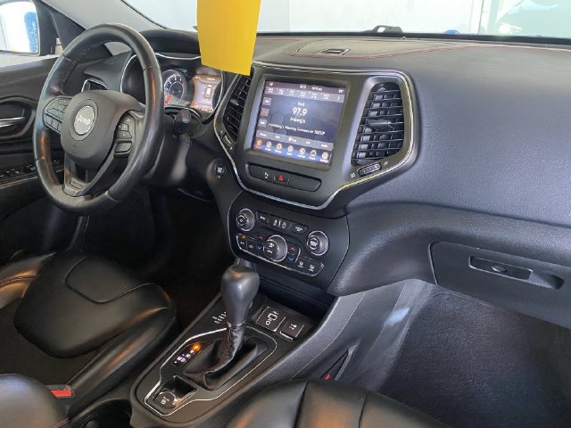 Used 2019 Jeep Cherokee Trailhawk w/ Cold Weather Group AWD/4WD image 11