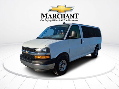 Used 2020 Chevrolet Express 2500 LT w/ LT Preferred Equipment Group image 7
