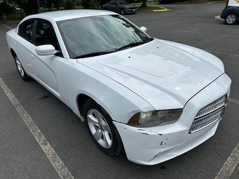 Used 2011 Dodge Charger SE w/ Connectivity Group image 2