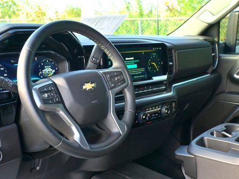 Used 2024 Chevrolet Silverado 2500 LT image 28