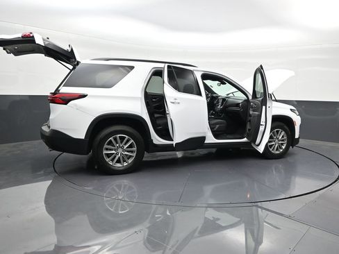 Used 2023 Chevrolet Traverse LT FWD image 26