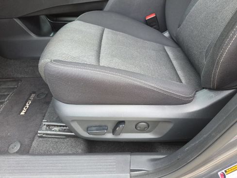 Certified 2025 Nissan Rogue SV FWD image 19