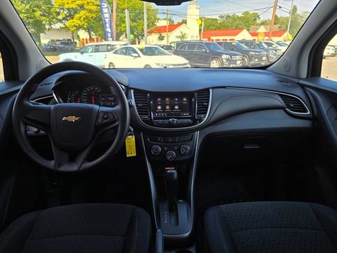 Used 2020 Chevrolet Trax LS FWD image 3