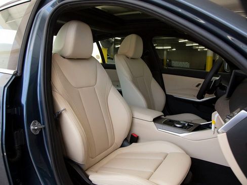 New 2025 BMW 330i Sedan w/ Convenience Package image 31