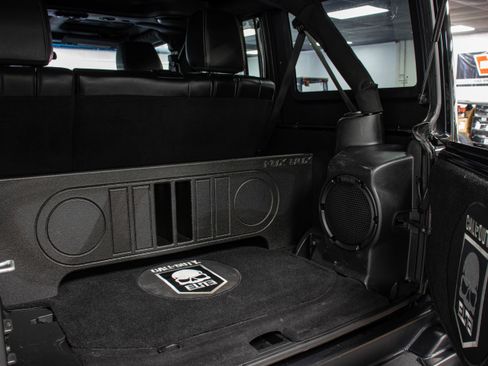 Used 2012 Jeep Wrangler Unlimited Rubicon image 25