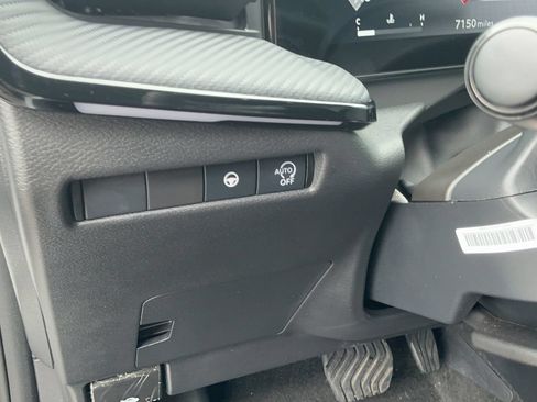 Certified 2025 Nissan Kicks SR FWD image 26