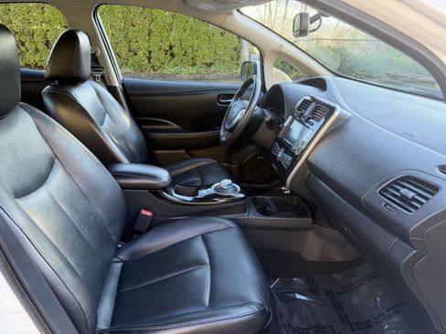 Used 2016 Nissan Leaf SL w/ Premium Package image 15