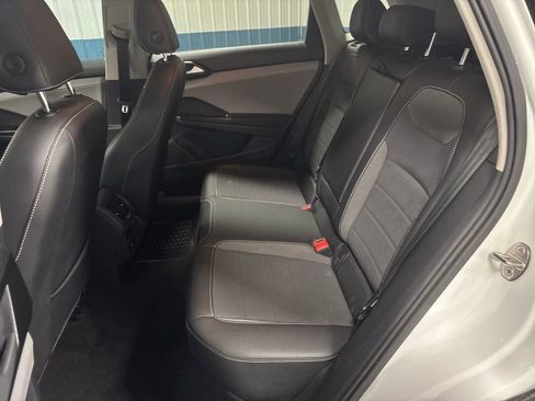 Used 2023 Volkswagen Taos SE image 34