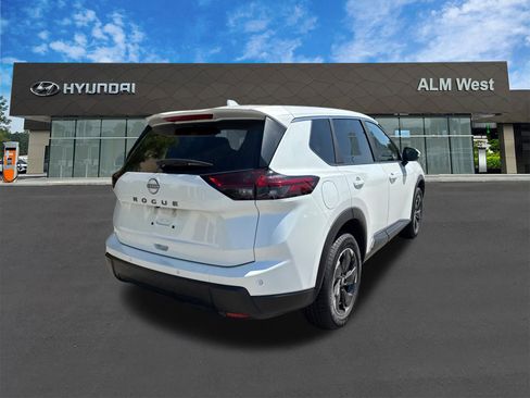 Used 2025 Nissan Rogue SV FWD image 5