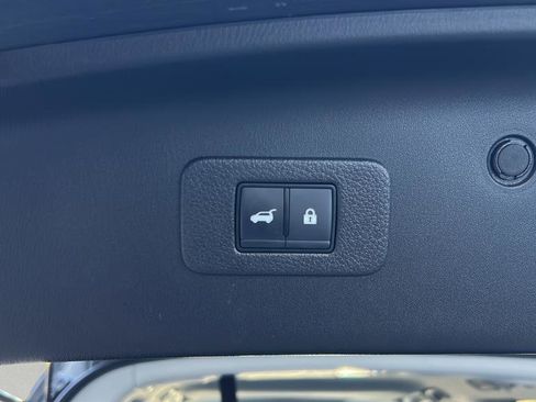 Used 2023 Nissan Armada SL w/ Captain's Chairs Package image 27